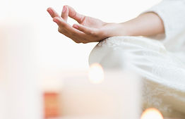 Une personne zen, qui médite