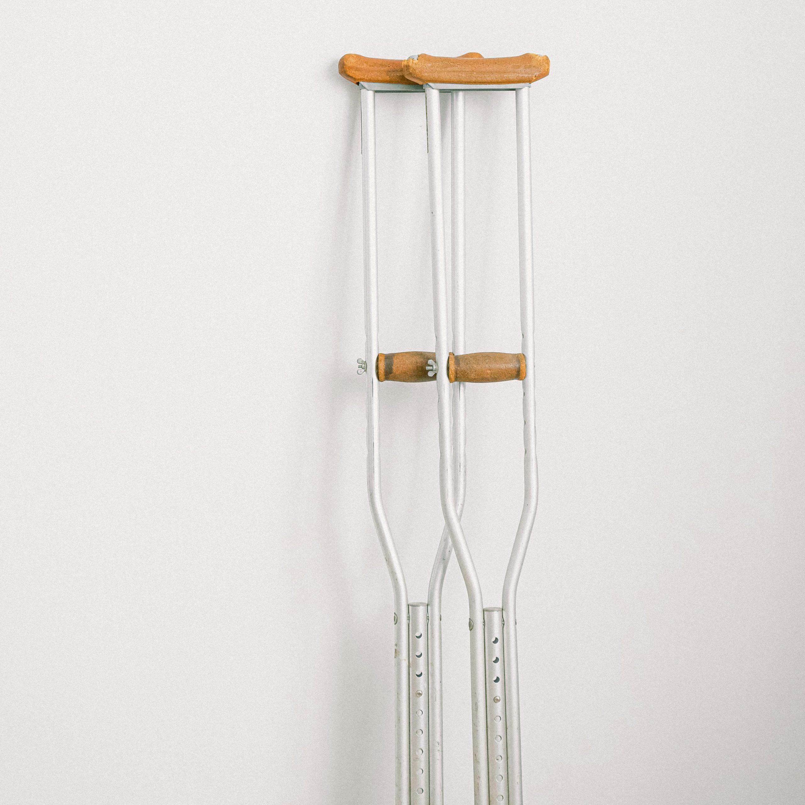 une paire de bequille